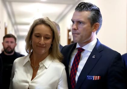 Pete Hegseth con su tercera y actual esposa, Jennifer Rauchet
