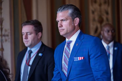 Pete Hegseth llega a una sesión informativa clasificada con senadores en el Capitolio