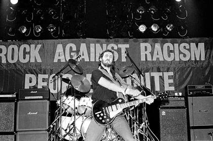 Pete Townshend en el festival Rock Against Racism de 1979, en Londres. Durante cinco años, los fundadores del festival hicieron shows en Europa y Estados Unidos, con artistas como The Clash y Steel Pulse, en reacción a comentarios infames como los que Clapton hizo en Birmingham en 1976