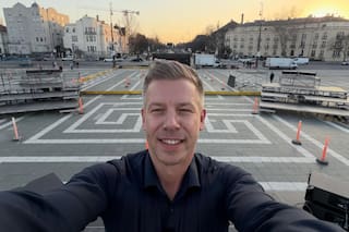 Quién es el “insider rebelde” que desalojó a Orban luego de 16 años en el poder