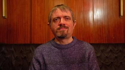 Peter Adlam afirma que no puede imaginar cómo había sido su vida si no hubiera sido infectado.