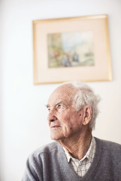 Peter Harrison en su casa, en Ameghino, 4 años atrás