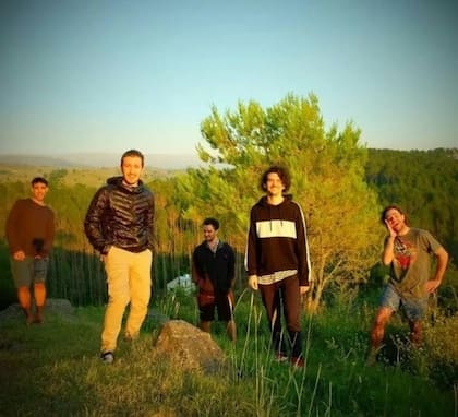 Peter Lanzani con sus amigos