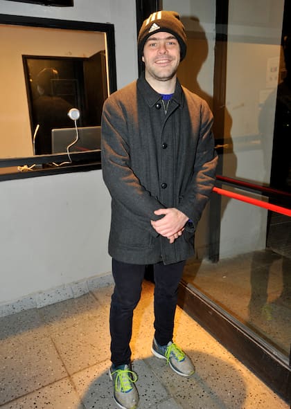 Peter Lanzani posó muy sonriente para los fotógrafos