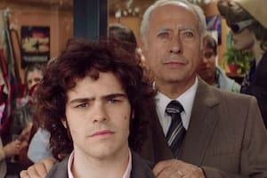 Peter Lanzani y Guillermo Francella en El clan