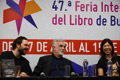 Peter Lanzani y Luis Moreno Ocampo se encontraron en la Feria del Libro