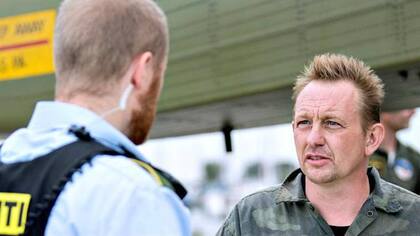 Peter Madsen, con la policía tras ser rescatado