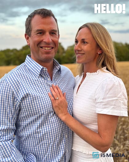 Peter y Harriet posan en una de las dos
fotos oficiales que se difundieron junto al
comunicado del compromiso.