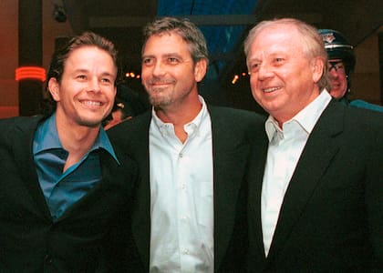 Petersen, junto a Mark Wahlberg y George Clooney, en el estreno de La tormenta perfecta 