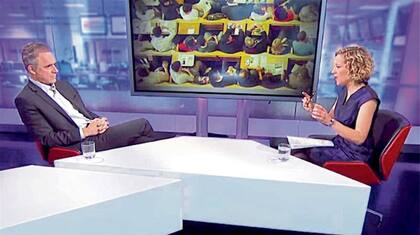 Peterson en diálogo con la periodista Cathy Newman, de la BBC. Subida a YouTube, la entrevista ya cuenta con siete millones de visitas