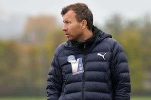 Fue elegido como el mejor DT del fútbol femenino checo, pero descubrieron que filmaba a sus jugadoras en la ducha