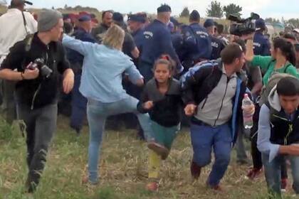 Petra Laszlo, la camarógrafa que agedió a los migrantes en Hungría