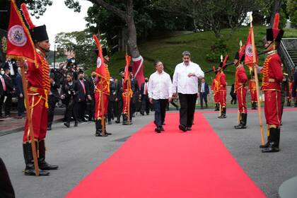 Petro aseguró que hay muchos temas por conversar con Maduro, desde comerciales, migratorios, hasta de derechos humanos