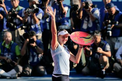 Petrova festeja su título en Tokio