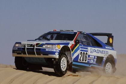 Peugeot 405 T16 Grand Raid. Uno de los más lindos de la historia de la carrera. Sostuvo el legado del 205 T16 y ganó en 1989 y 1990 al comando de Ari Vatanen