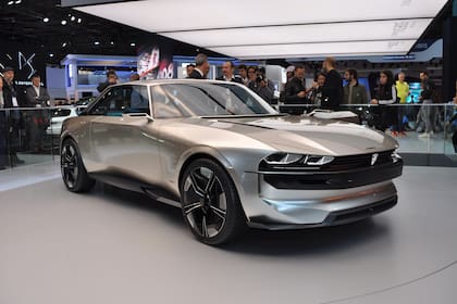 Peugeot E-Legend. El excepcional concept eléctrico y autónomo que celebra los 50 años del 504 Coupé