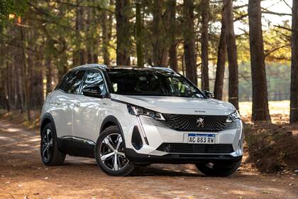 Peugeot (en la foto, su SUV 3008) es una de las marcas que mantiene la oferta de motores diésel en el mercado local