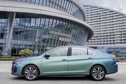 Peugeot presentó el nuevo 408