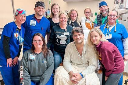 Peyton Hillis permaneció hospitalizado más de dos semanas, con daños en sus riñones y pulmones