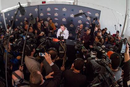Peyton Manning, el mariscal de campo de los Denver Broncos, durante la presentación de la final