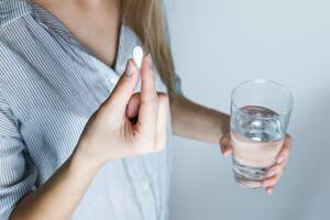 Pfizer afirma que su píldora anticovid reduce las hospitalizaciones y que sirve contra la ómicron