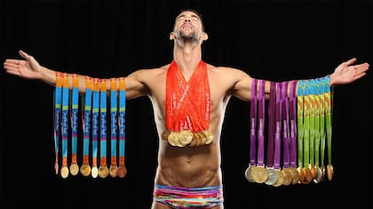 Phelps posa con todas sus medallas