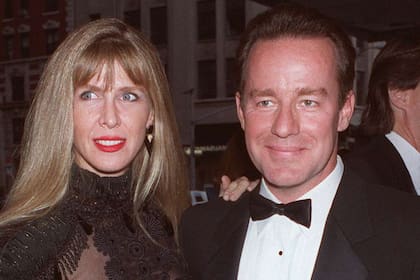 Phil Hartman, junto a su esposa Brynn, en una entrega de premios