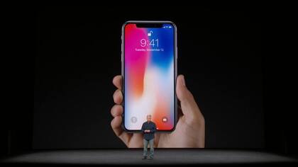 El iPhone X usa un sistema de reconocimiento facial 3D para desbloquear el teléfono