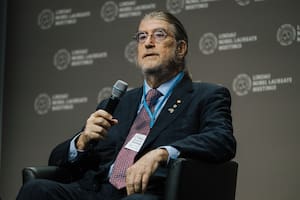 Cómo ve a la economía argentina un ganador del Premio Nobel