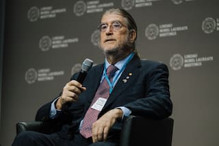 Cómo ve a la economía argentina un ganador del Premio Nobel