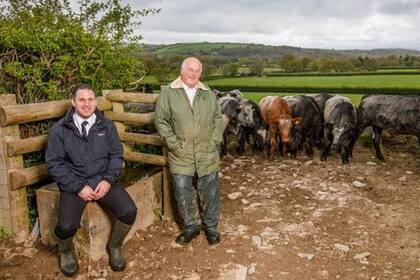 Philip Warren y su hijo Ian han atraído nuevos clientes con su nueva tienda en línea con venta directa a los consumidores, tras el cierre de los restaurantes