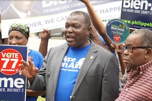 Quién es el exalcalde de North Miami al que el DOJ busca quitarle la ciudadanía