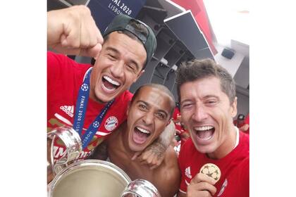 Philippe Coutinho, Thiago Alcántara y Robert Lewandoski, pilares de la conquista de Bayern Munich; el brasilero y el hispano-brasilero cerraron el ciclo en el club alemán con la conquista del máximo trofeo europeo de clubes