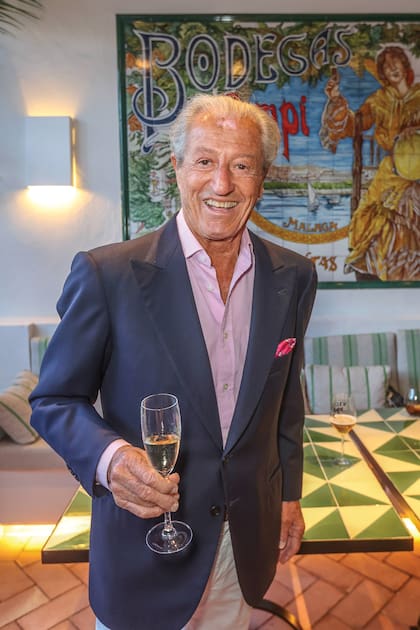 Philippe Junot, el ex
marido de Carolina
de Mónaco, no quiso
perderse la celebración.
