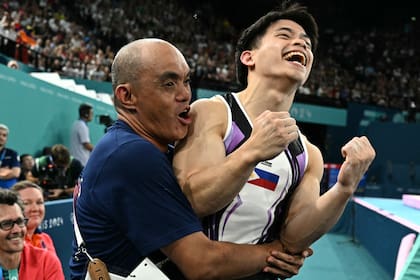 Philippines' Carlos Edriel Yulo celebrates winning the gold medal at the end of the artistic gymnastics men's rings final during the Paris 2024 Olympic Games at the Bercy Arena in Paris, on August 4, 2024. (Photo by Lionel BONAVENTURE / AFP)