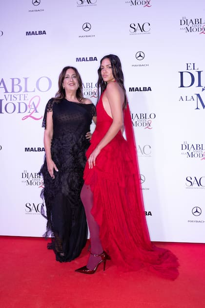 Pía Carregal junto a su musa, la modelo Lula Gallo
