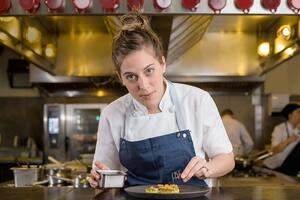 Pía León, multipremiada a los 34 años