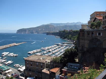 Piano di Sorrento es una localidad italiana de la que era oriundo Mastellone