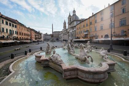 Piazza Navona en el más absoluto silencio por la cuarentena a raíz de la pandemia de coronavirus