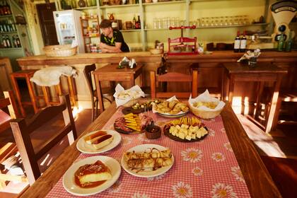 Picadas, empanadas y postres, algunas de las especialidades del lugar