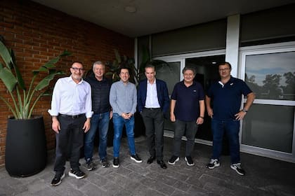 Pichetto el viernes en Malvinas Argentinas, junto al intendente kirchnerista Leonardo Nardini y otros dirigentes como Emilio Monzó y Carlos Kikuchi