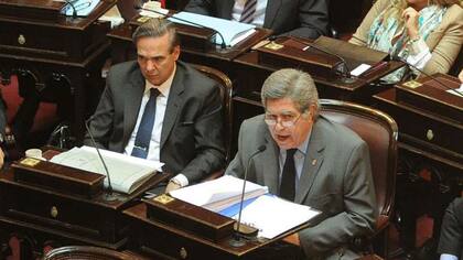 Pichetto y Fuentes, ambos senadores del bloque del FPV que hoy votarán divididos