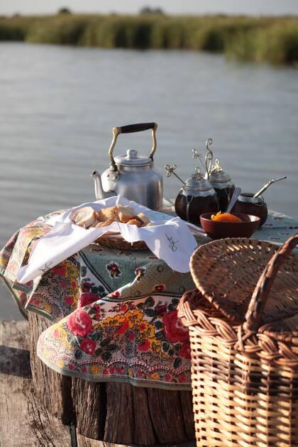 Picnic en el muelle de la laguna El Carpincho.