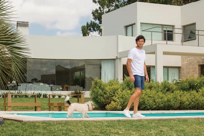 Pico empezó a hacer esta casa a los 22 años, en plena carrera como tenista, y contó con la ayuda de su madre Cristina y de su hermana Mara, que son arquitectas.