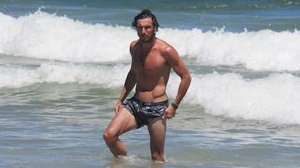 Pico sale del mar y Pampita de escena