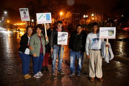 Mario, el padre, Marta, la tía y Marcelo, el tío de Marito, no se cansan de pedir justicia junto a otros vecinos de Quimilí