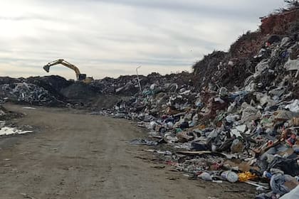 Piden que la gestión del basural se transforme en ejemplo de coherencia con el entorno de belleza natural impactante en el que se encuentra