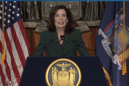 Piden US$15 millones de presupuesto de Hochul para organizaciones de refugiados