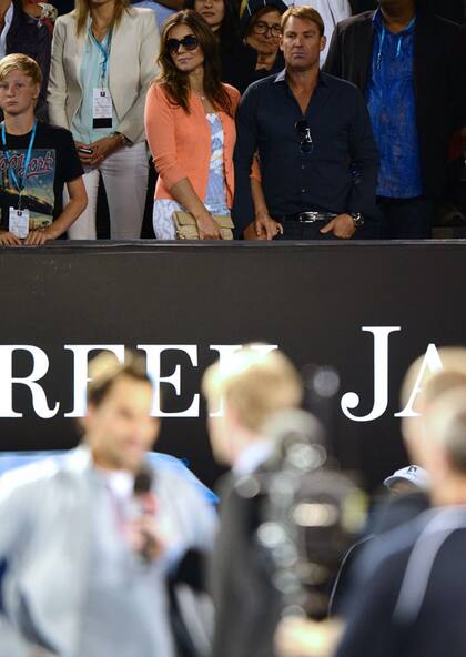 ¡Piedra libre a la actriz Elizabeth Hurley y su novio en el partido de Federer!