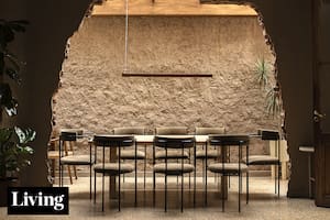 En una “casa-cueva” de Núñez, un restaurante de alta cocina y un bar escondido de súper diseño